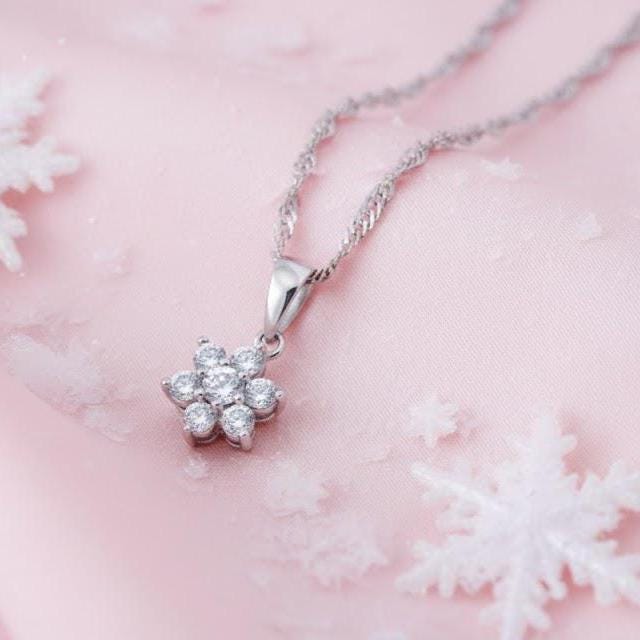 Snowflake Pendant Necklace in Sterling Silver