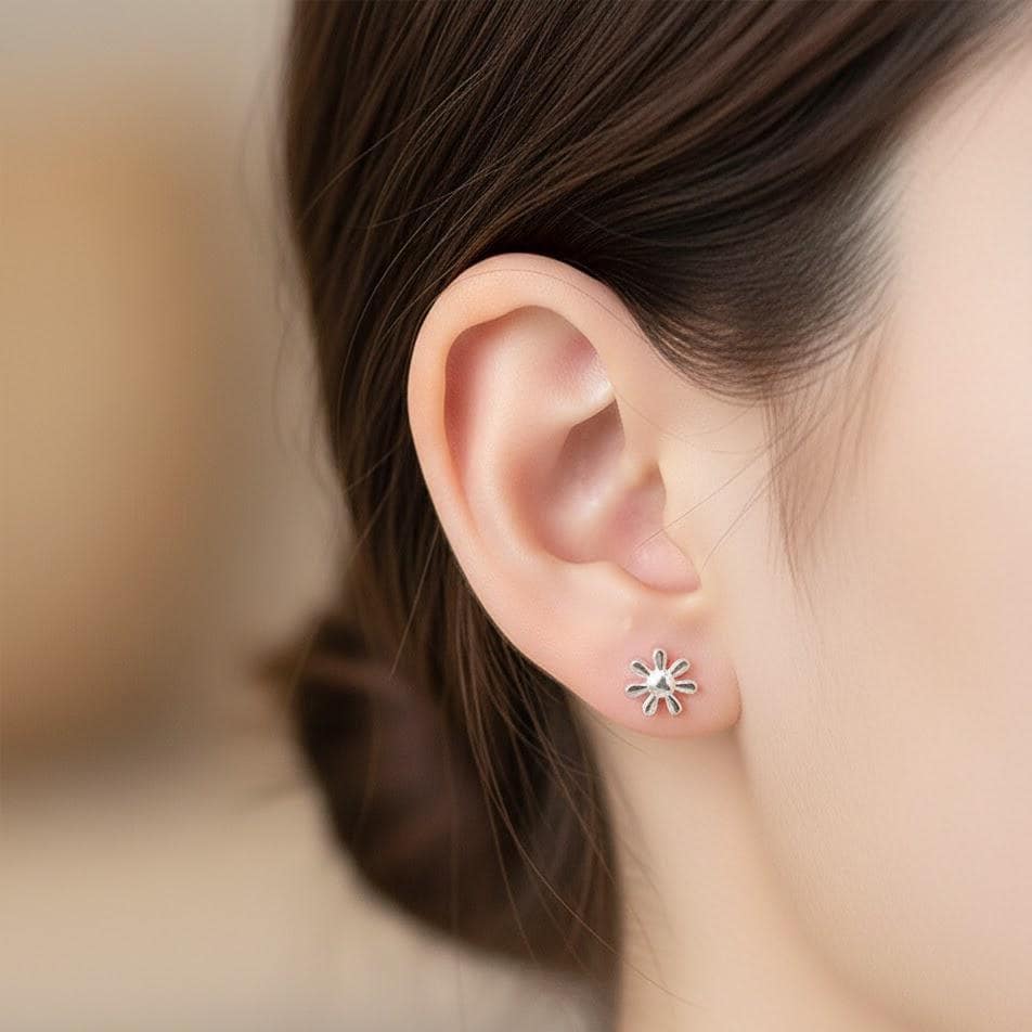 Sterling Silver Small Daisy Flower Earrings