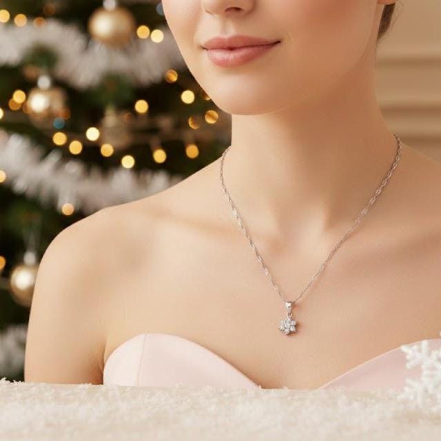 Snowflake Pendant Necklace in Sterling Silver