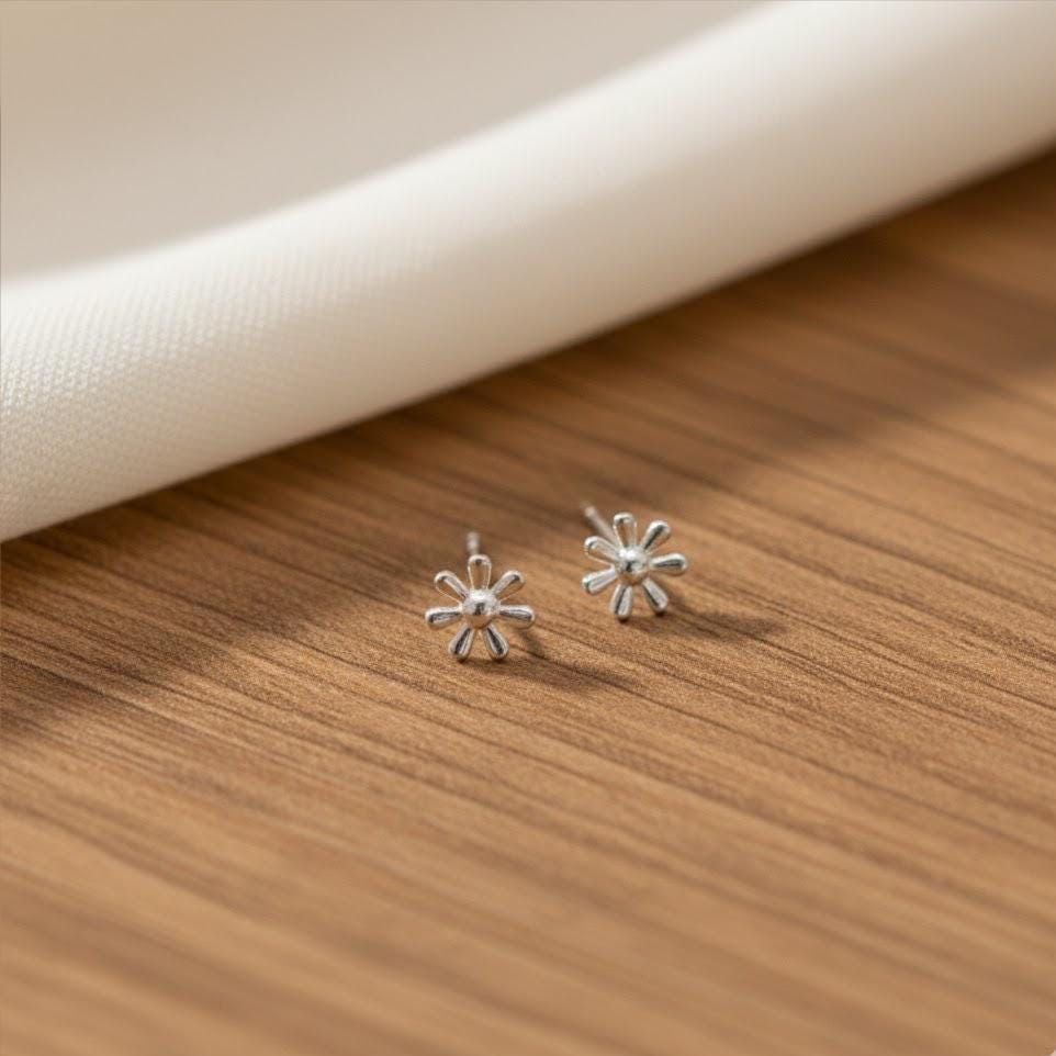 Sterling Silver Small Daisy Flower Earrings