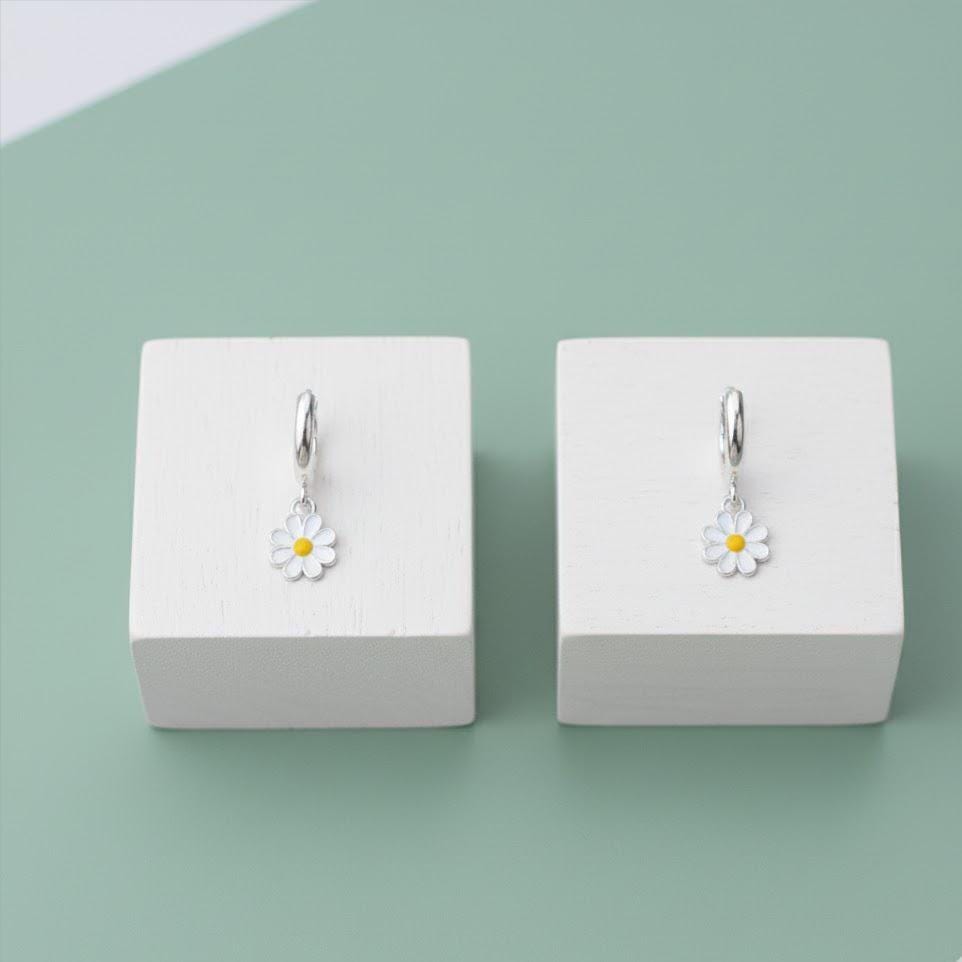 Sterling Silver Daisy Flower Earrings