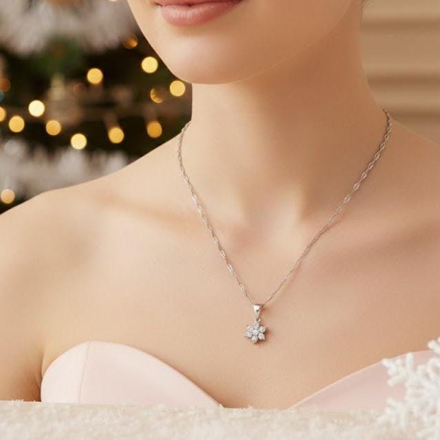 Snowflake Pendant Necklace in Sterling Silver